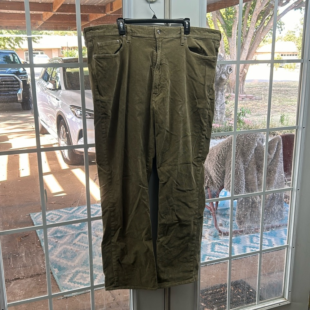 Men’s Corduroy Pants. Cremieux. 46x32. Camel Colored.